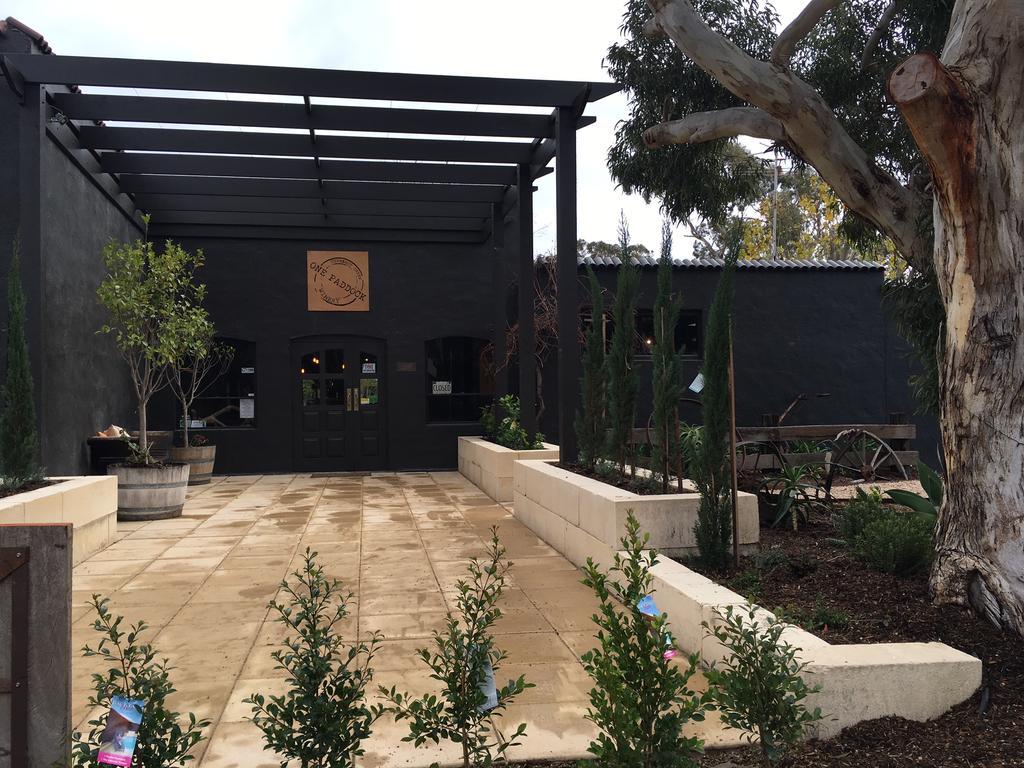 One Paddock Currency Creek Winery Villas Экстерьер фото
